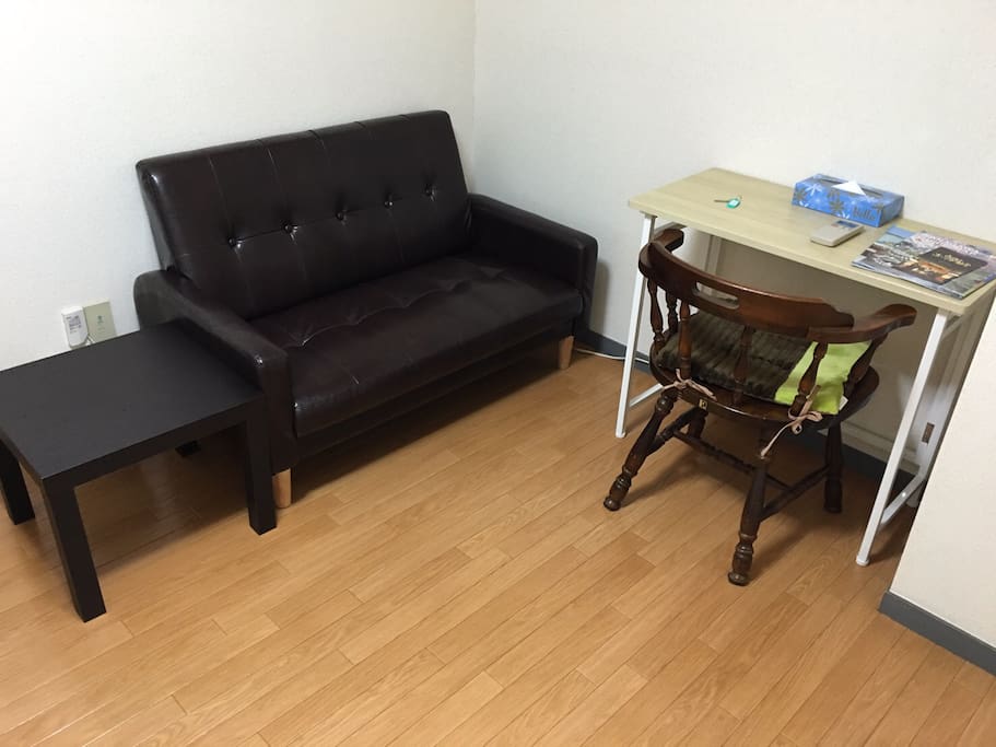 We will arrange a high desk and chair as requested!!!