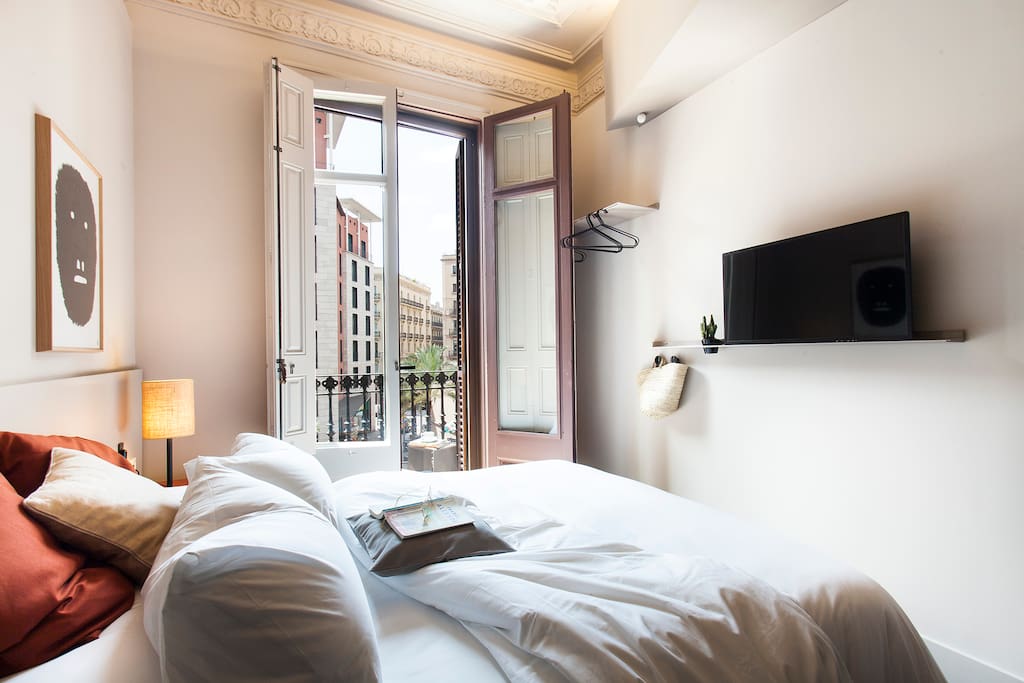 Double room with balcony with street views