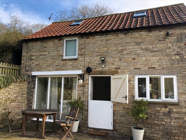 Idyllic Old Stable in the heart of Ampleforth