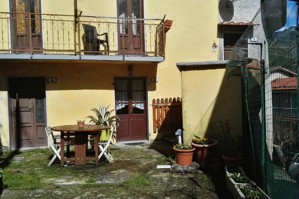 Spazio recintato di casa Cincina.