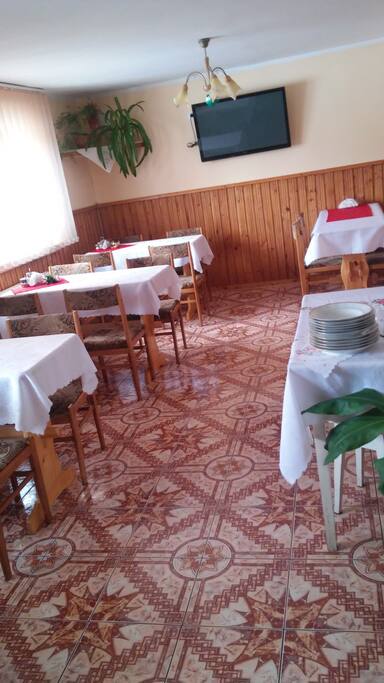 Sala jadalna, w ktorej podawane sa posilki