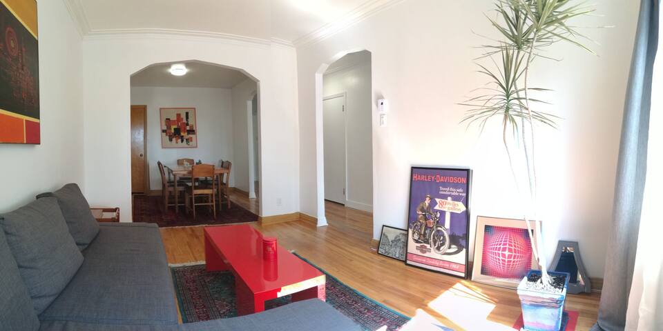 Super bright apartment in quiet area facing park