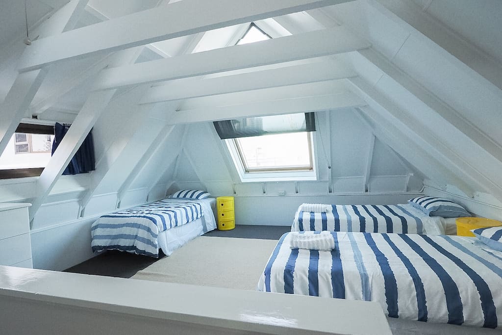 A very large 2nd bed room sleeps up to 6 , perfect for the kids , 3rd level