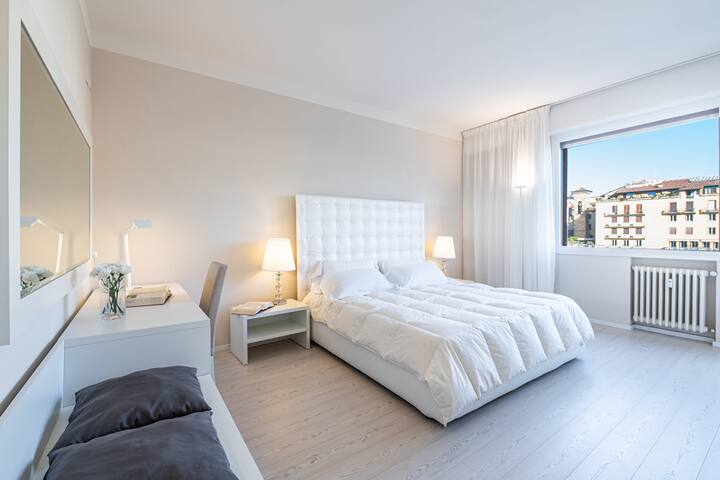 [Ponte Vecchio] Prestige and unique view gallery image 3