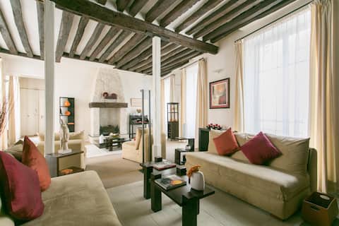 Top Airbnb: Large 1 Bedroom Apt Saint-Germain in Paris 6e Arrondissement