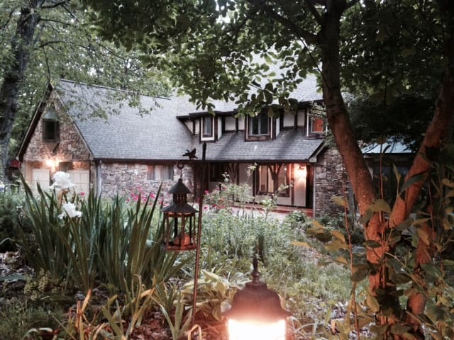 Lookout Mountain Lodge & Spa (Room 2)