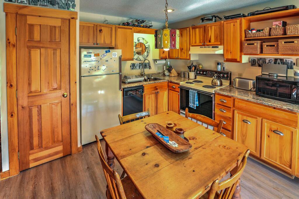 Refuel from the mountain with a meal prepared in the fully equipped kitchen.