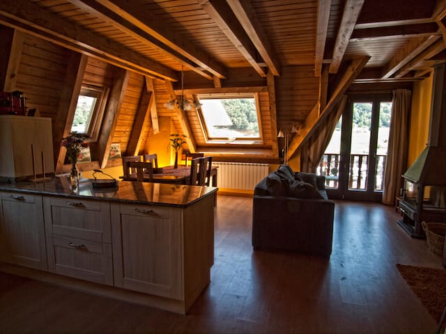 COZY & ROMANTIC PYRENEES APARTMENT