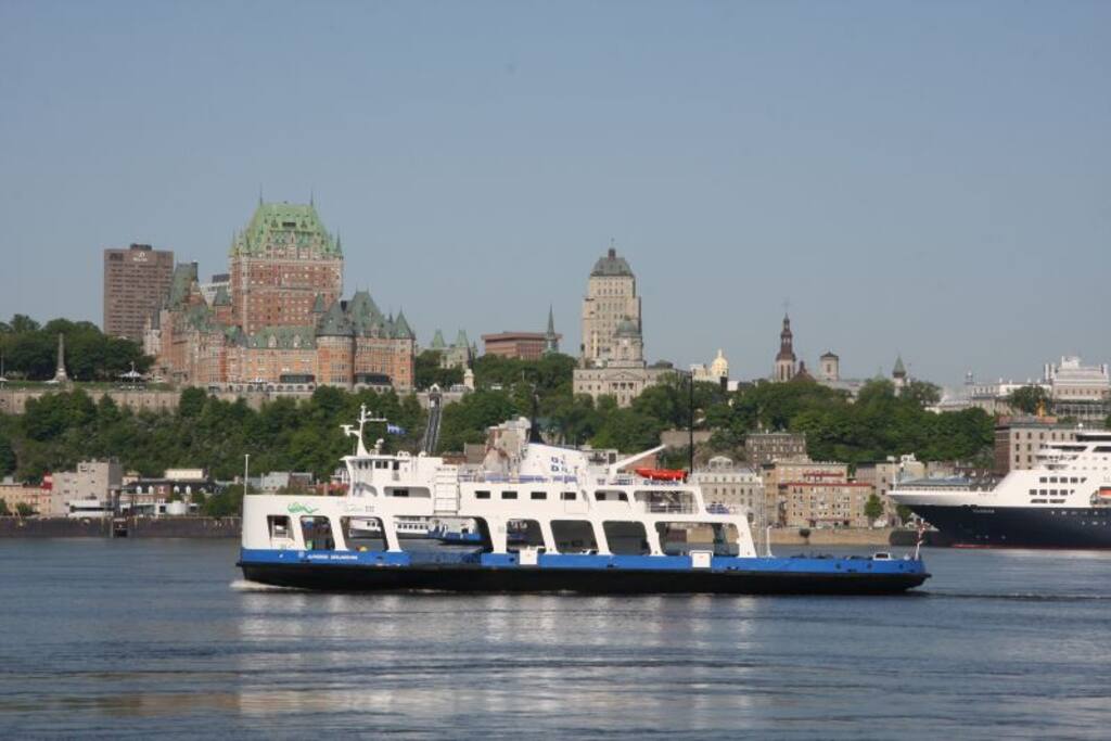 Ferry Levis-Québec 6 am - 2 am, every 30 min (day), every hour (evening)