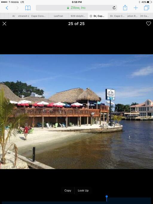 Night life ar Boat House by Yatch Club within walking distance.