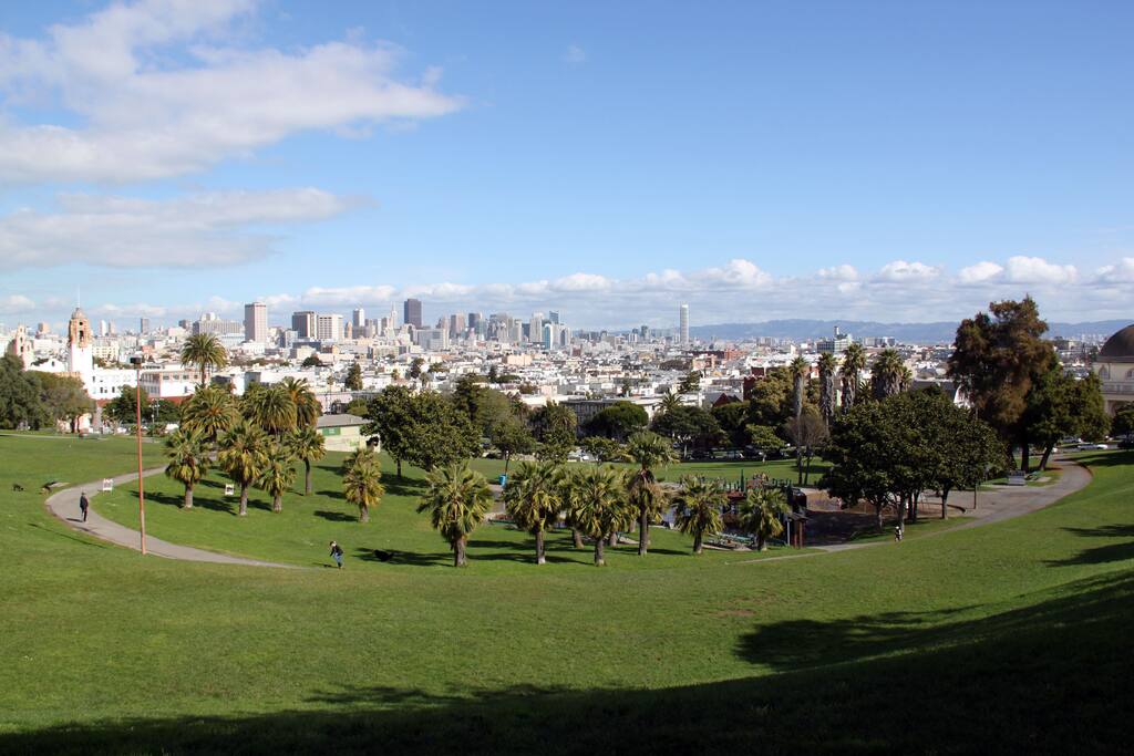 Dolores Park 5 min walking distance