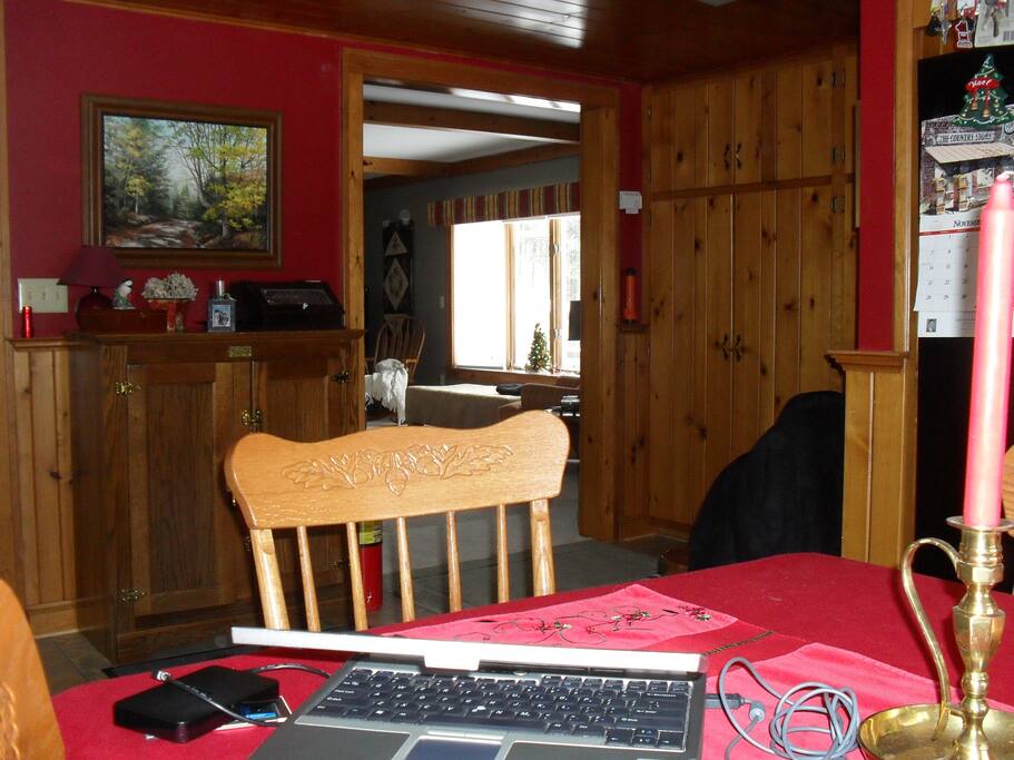 dining area between living room and kitchen