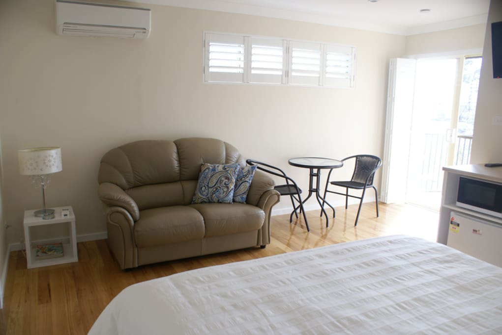 Lounge & Dining Table