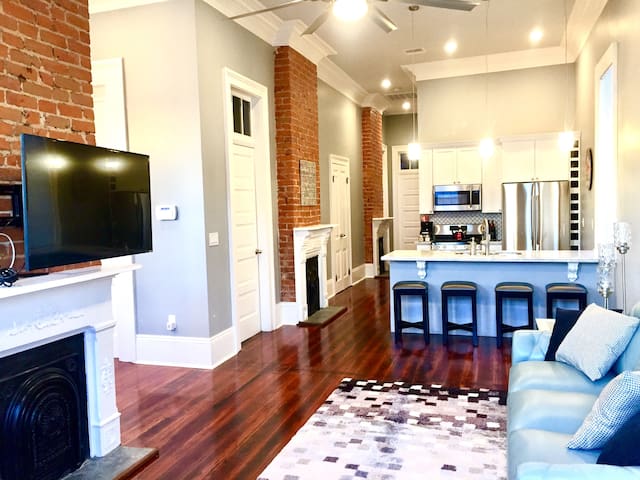 LUXURIOUS HUGE HOME NEAR FRENCH QUARTER!!!