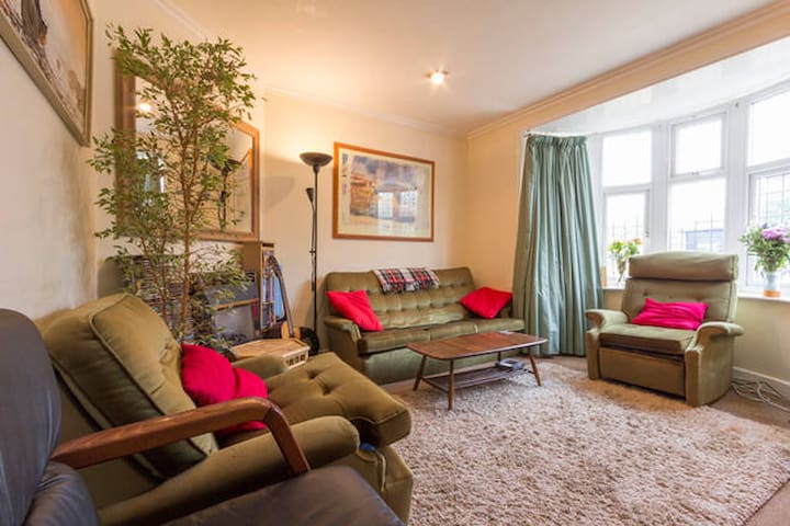 Large Twin - Cosy Room, Breakfast, Parking, Wifi