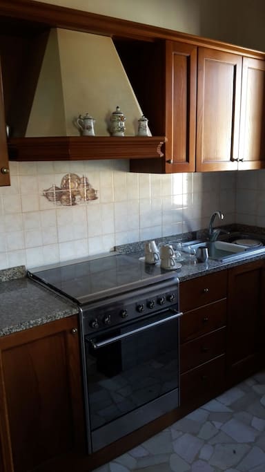 cucina completamente attrezzata