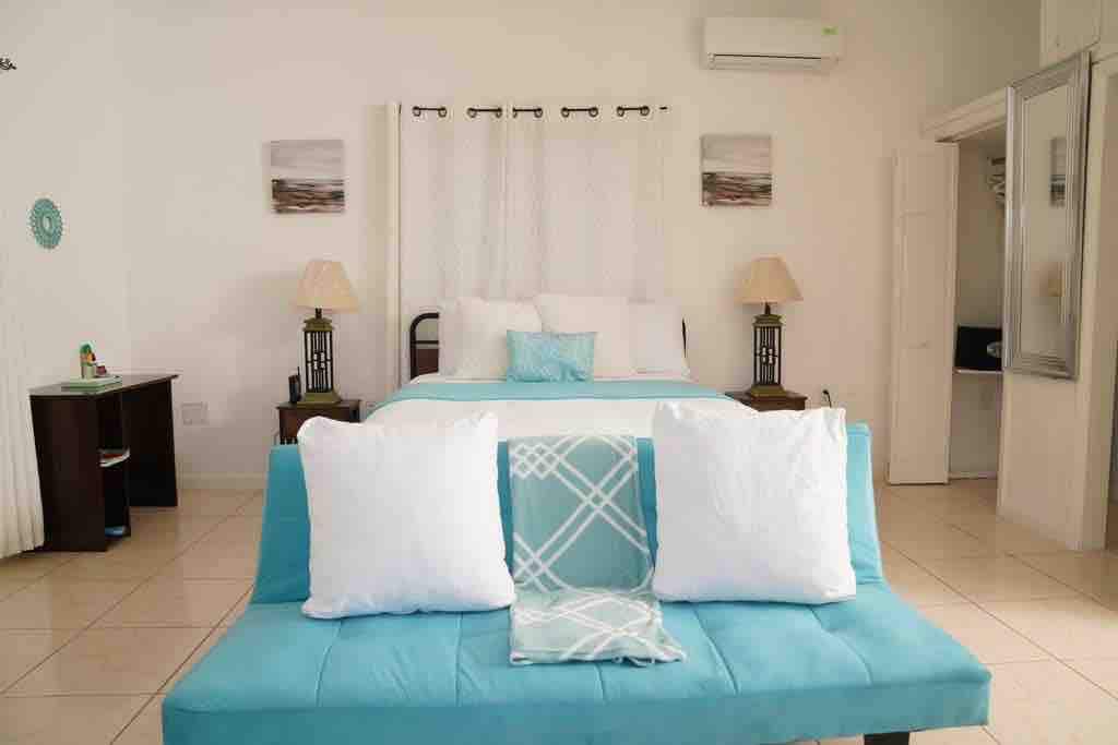 Villa Serenity – (Studio Water View Suite)