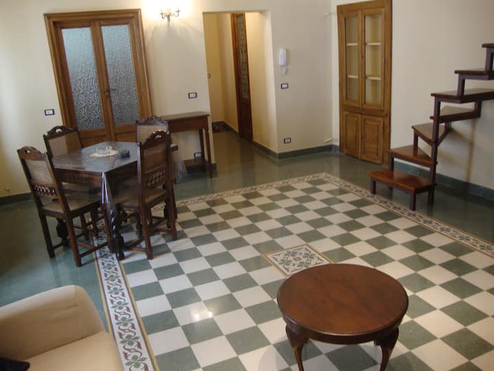 Elegante Appartamento Nel Cuore Del Centro Storico - Caltagirone