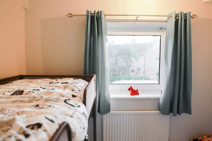 Chumba cha 3 cha kulala.  Vitanda vya ghorofa.  1/2.