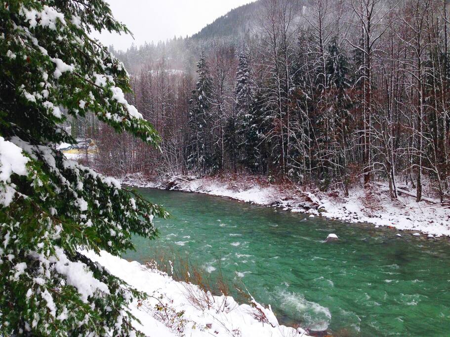 West view of river from the upper deck.