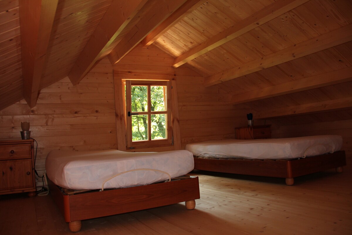 Habitación en la planta superior con camas independientes para mayor comodidad