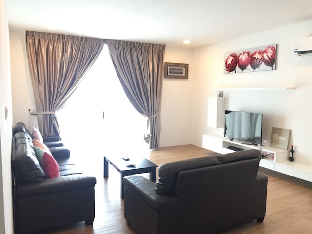 Comfy 3br Apartment Ryegate Kuching Sep 2021 Condominium In Richmond Hill Malaysia 3 Bedroom 2 Bathroom
