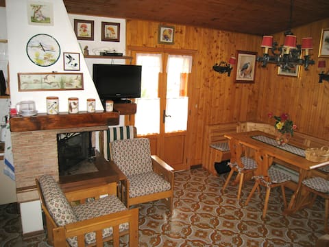 Charming 3-room flat with stunning valley views