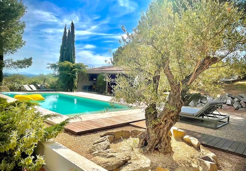 "West side"
Cottage with direct pool access