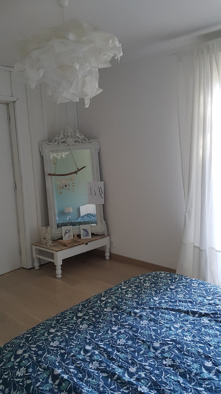 Dhoma e gjumit master - Dhoma e gjumit 1, me pamje nga pishina