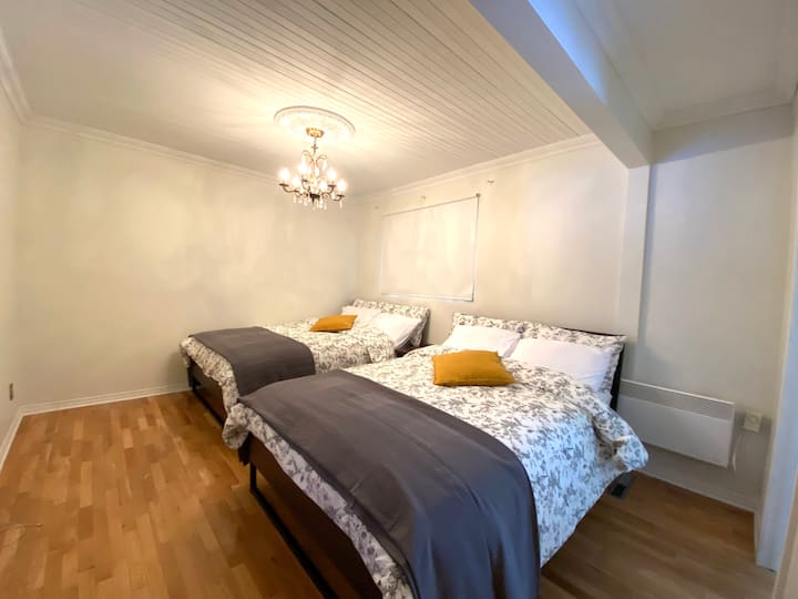 Chambre #1، 2 lits مزدوجة ، الدخول الكبير