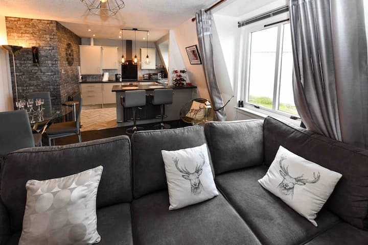 Fabulous 2 Bed Apartment By The Sea - Hopetoun House