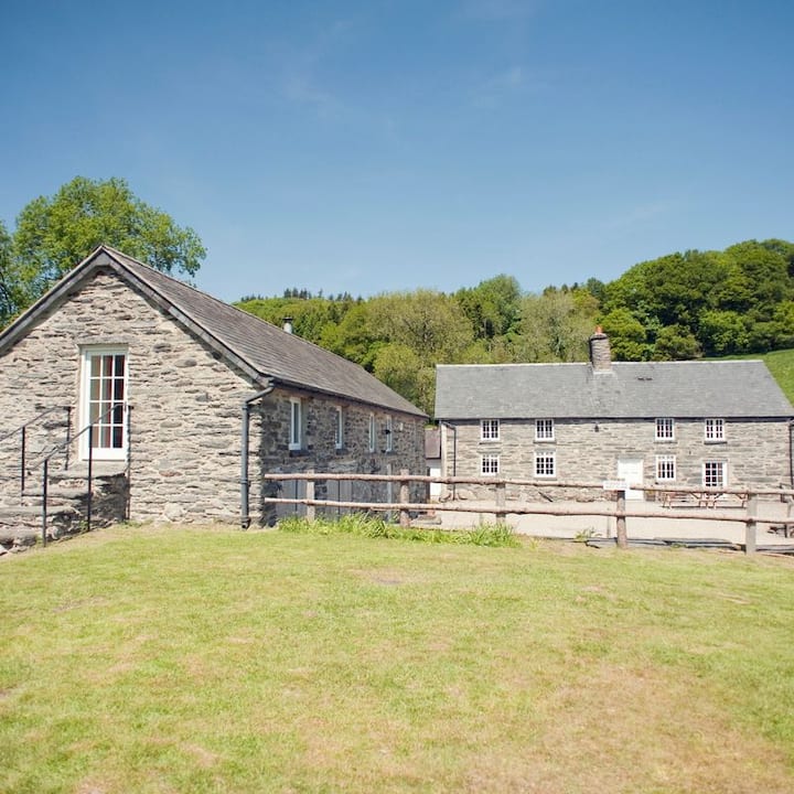 Dolgadfa Bala Snowdonia Houses for Rent in Llandderfel, Gwynedd