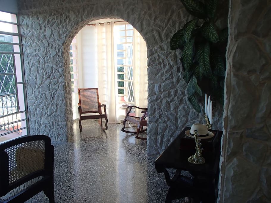 Casa nueva con estilo clasico antiguo