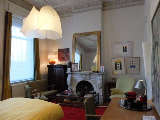 Vast luxury room in the heart of Liège.