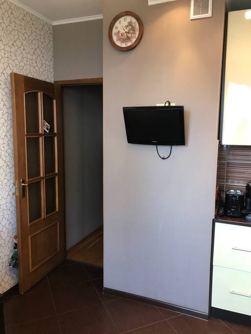 телевизор на кухне