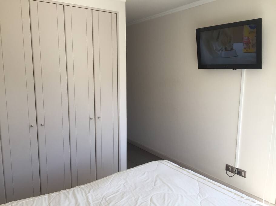 Dormitorio principal con TV cable