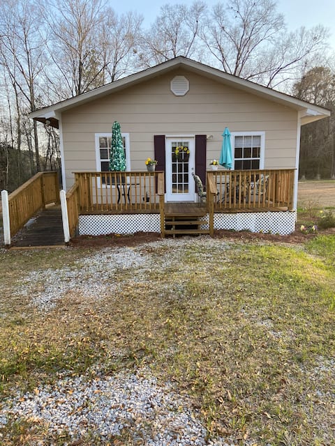Beautiful Country Guesthouse-Close to Laurel, MS