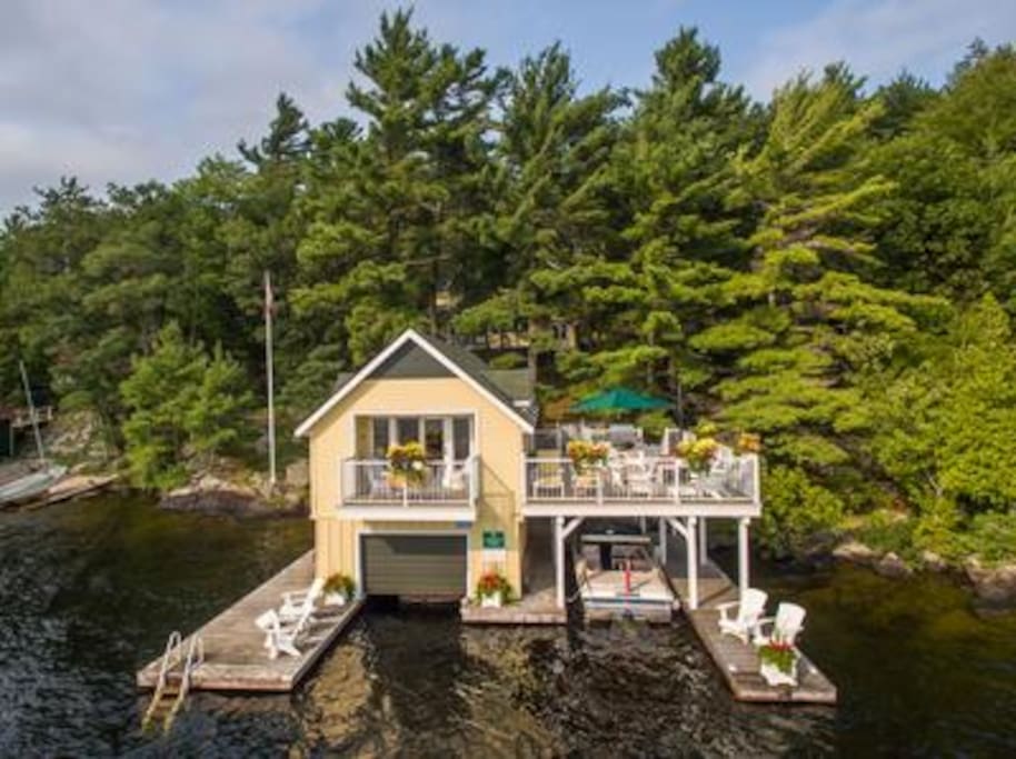 Welcome to the shores of Belleview, Keewaydin Island!