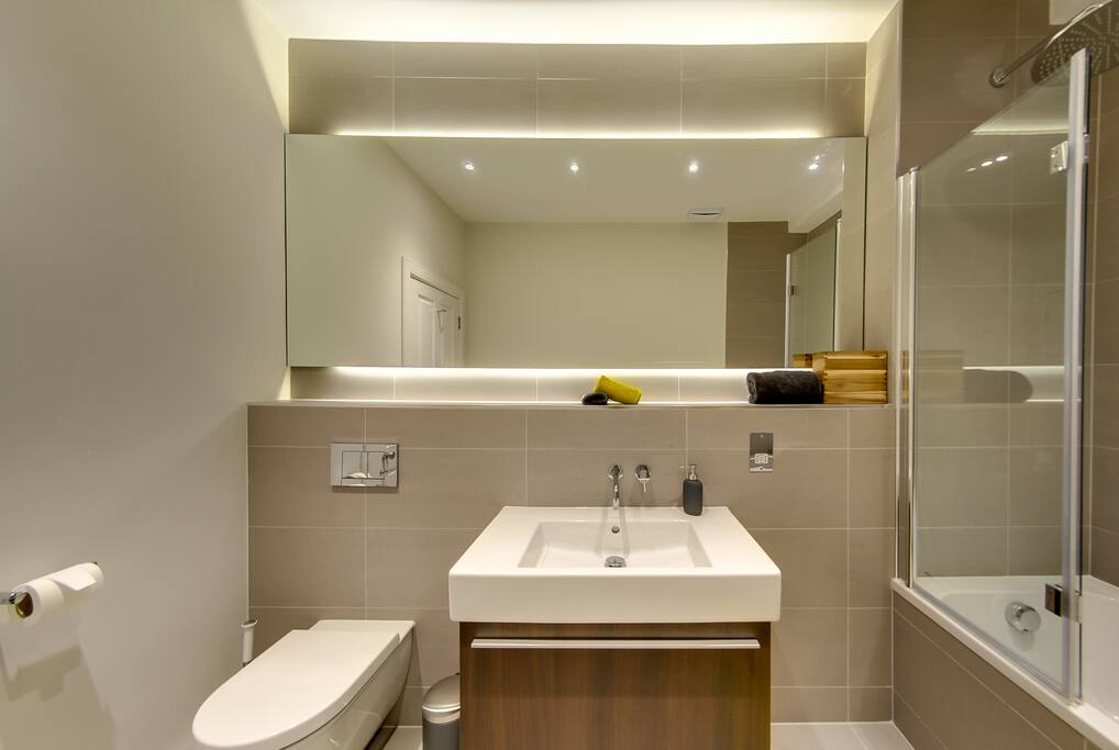 Main bathroom