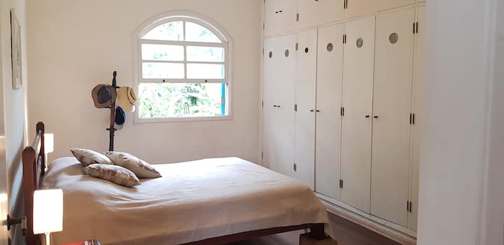 כל החדרים עם ארוניות