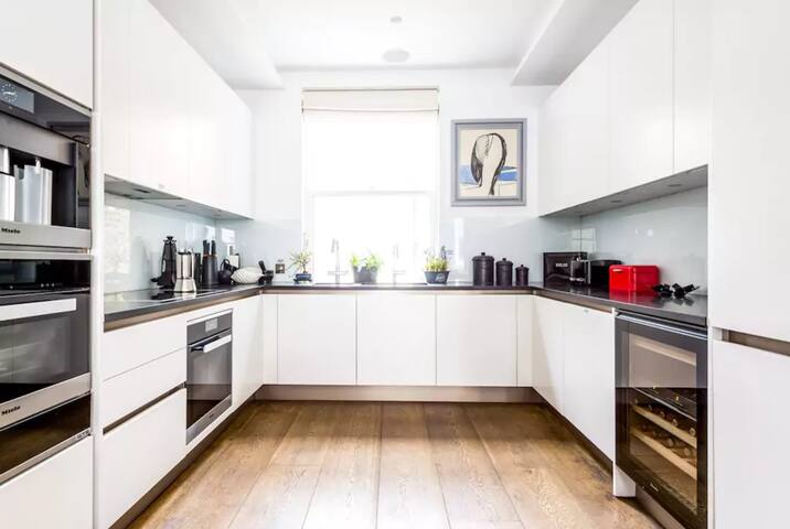 Townhouse in Notting Hill (Cinema, Terrace, Sauna) gallery image 4