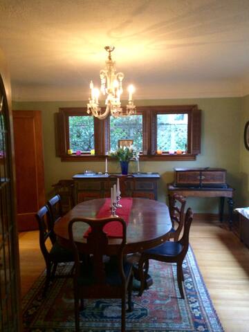 Classic Seattle 5 bedroom with all-city access gallery image 5