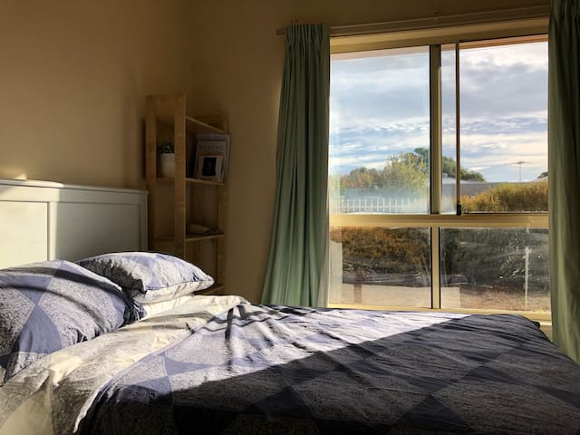 Sunshine & Master room near Flinders and Marion