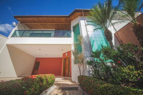 Casa Bela Vista in front of Casa da Mãe Aparecida