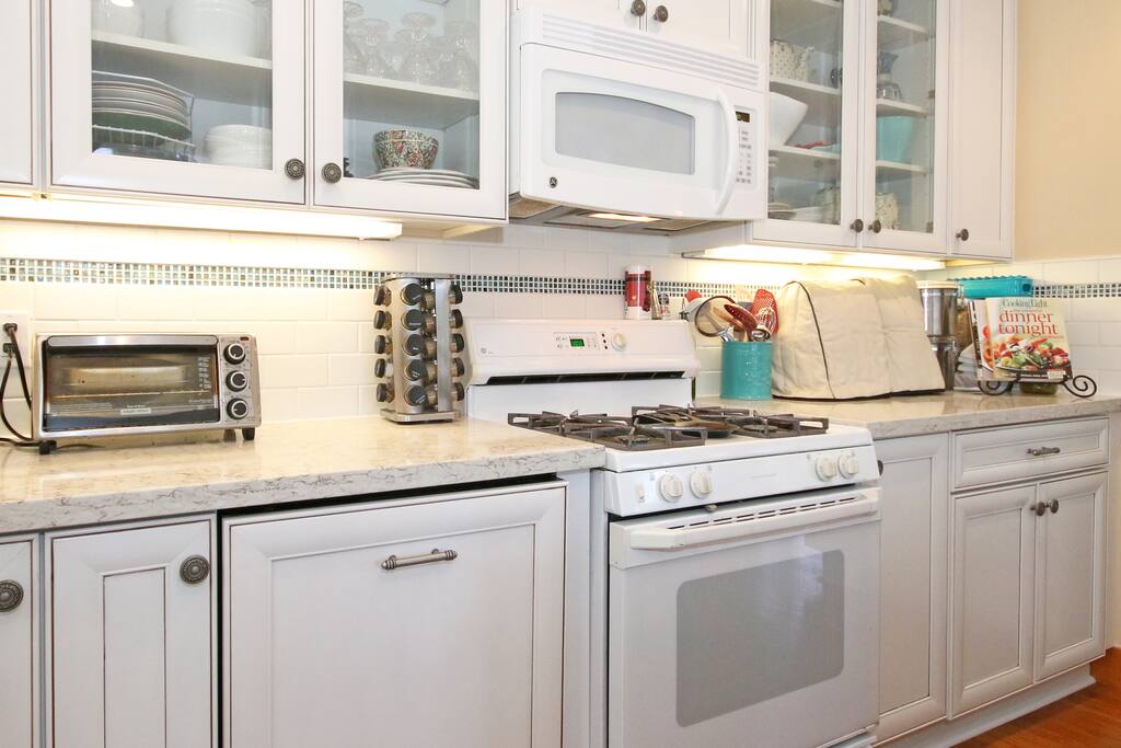 Great kitchen for cooking.