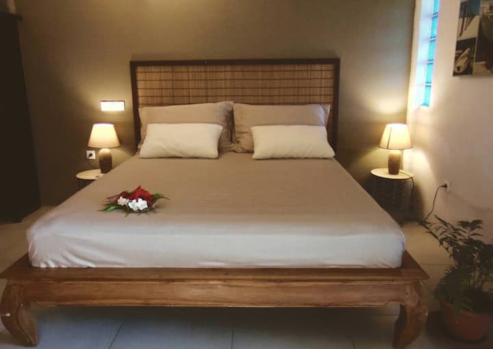 Bali king size bed