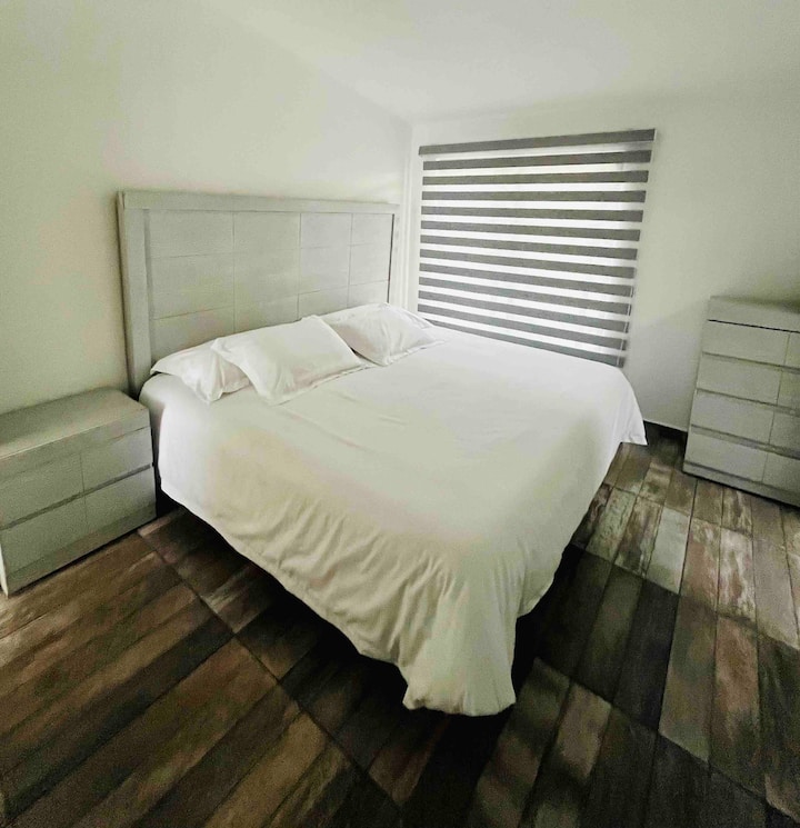 Master bedroom with en suite bath