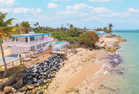 Beachfront Paradise with infinity pool