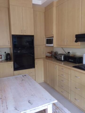 Warm, family home in Fresnaye gallery image 4