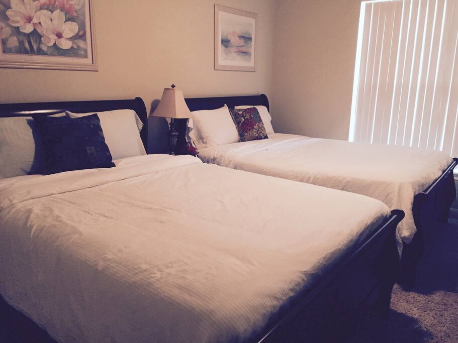 Master Bedroom with 2 Queen Size Beds